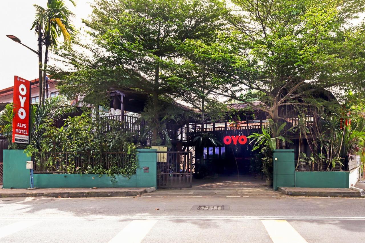 Oyo 1093 Ali'S Motel Teluk Bahang Ngoại thất bức ảnh