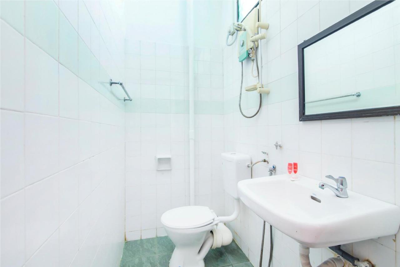 Oyo 1093 Ali'S Motel Teluk Bahang Ngoại thất bức ảnh