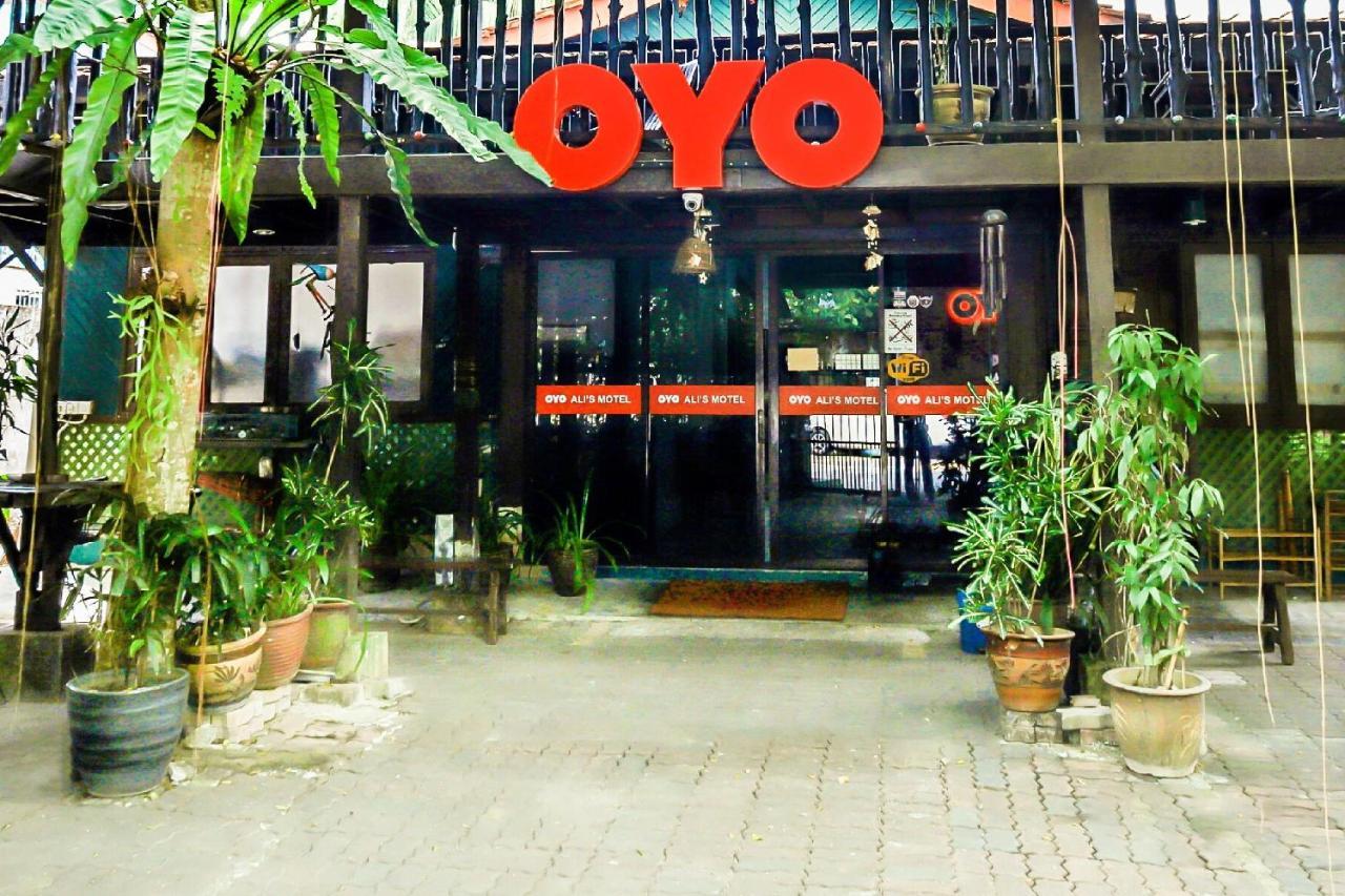 Oyo 1093 Ali'S Motel Teluk Bahang Ngoại thất bức ảnh