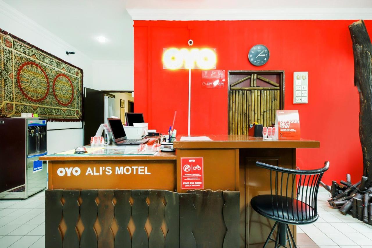 Oyo 1093 Ali'S Motel Teluk Bahang Ngoại thất bức ảnh
