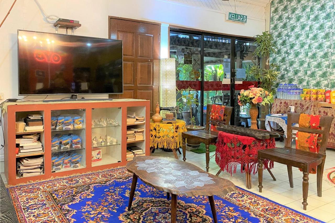 Oyo 1093 Ali'S Motel Teluk Bahang Ngoại thất bức ảnh