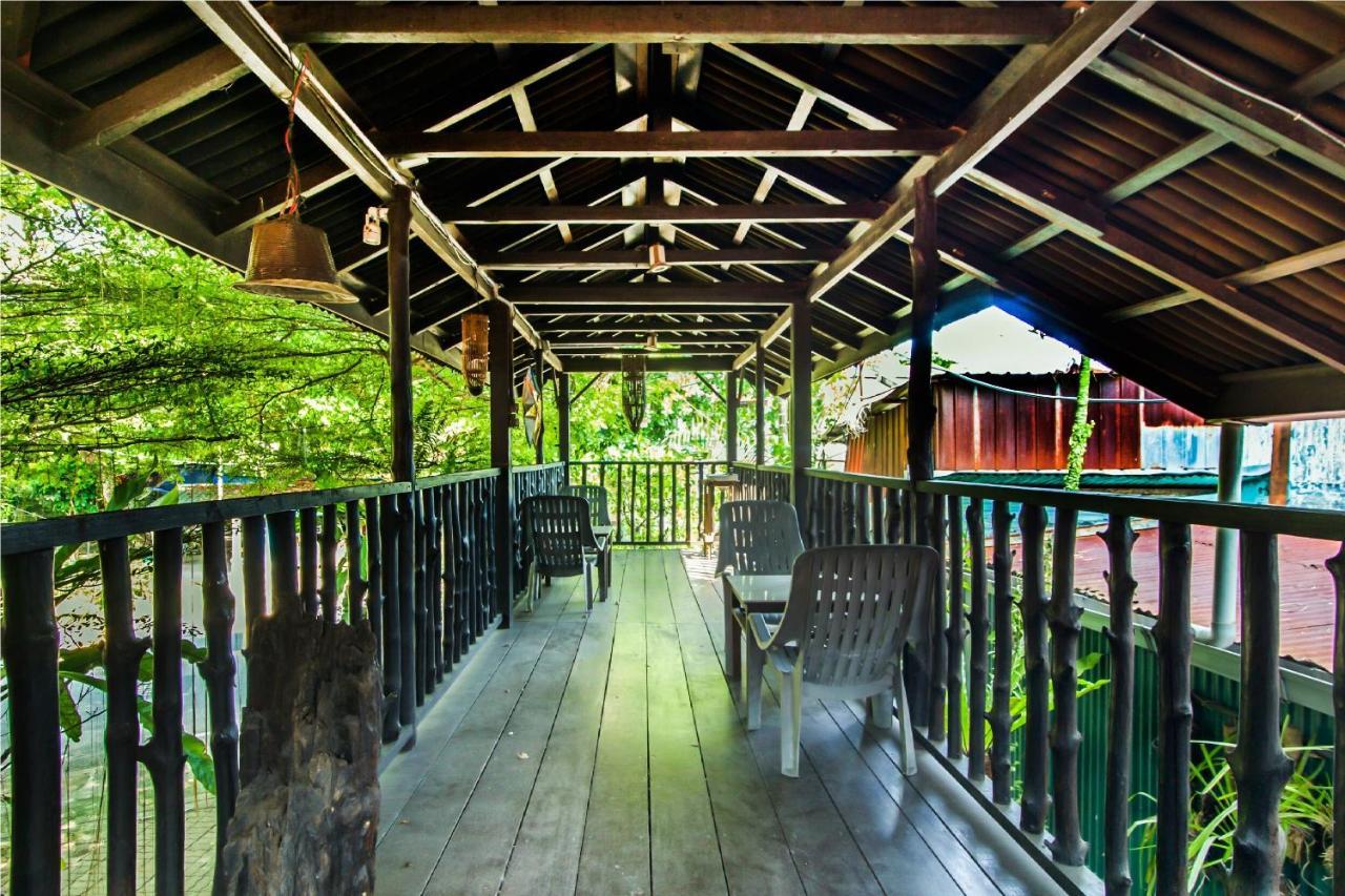 Oyo 1093 Ali'S Motel Teluk Bahang Ngoại thất bức ảnh
